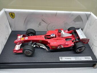 F1 FERRARI F2005 2005 RUBENS BARRICHELLO HOTWHEELS 1:18 - 2