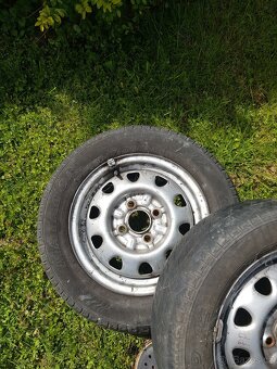 Nabízím 4 ks disků plechových vč pneu na Škoda auto - 2
