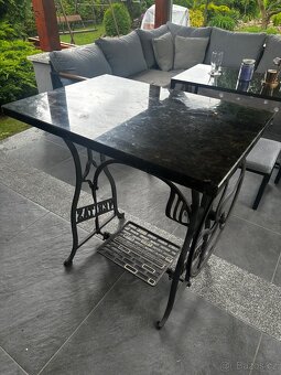 Stul ze siciho stroje s kamennou deskou - 2