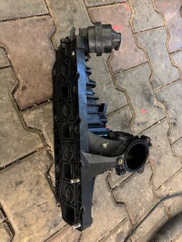 Sací potrubí VW T6 2.0 TDI 04L129709A - 2
