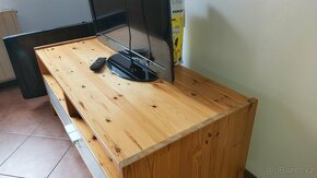 Masivní skříňka (stolek) pod televizi - 2
