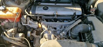 Prodám nahradni dily na Peugeot 407 2.2i 16v 3FZ. 168000km - 2