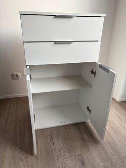 Menší bílá skříň / komoda š.58 h.33 v.94, k dispozici 2 ks - 2