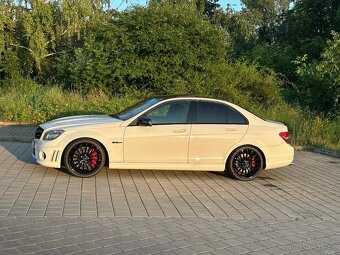 Mercedes C63 AMG 6,2 V8 samosvor - 2