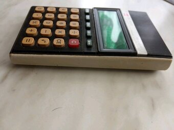 Retro kalkulačka Sharp - 2