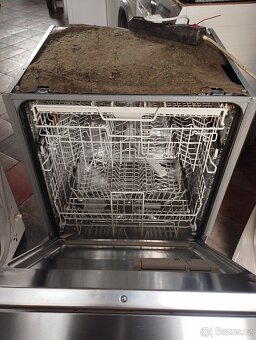 Vestavná nerezová myčka Miele - 2