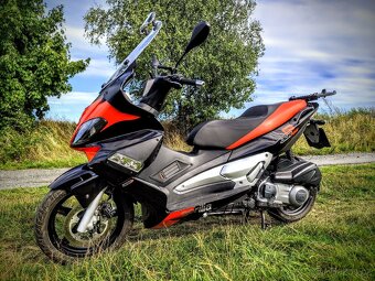 Aprilia SR Max 300 - 2