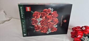 LEGO ICONS 10328 Kytice růží - 2