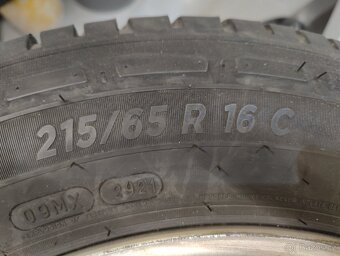 Podám 4ks 215/65R16C, obuté Michelin Agilis 3 - 2