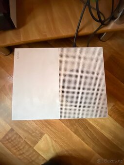 Xbox one s 500gb + 20her + ovladač - 2