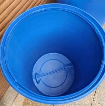 Plastové sudy 220l - 2