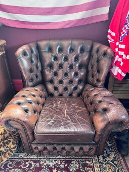 Chesterfiled set sedačka a dvě křesla - 2