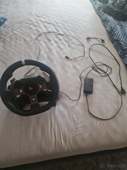 Logitech G920 s pedály + řadící pákou a stojanem - 2