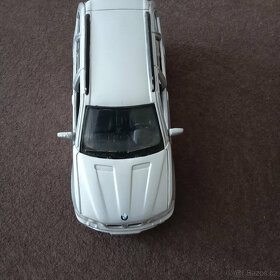 Model auta 1/42 BMW X5 - Maisto, šedá metalíza - 2