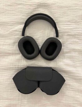 Apple AirPods Max v elegantní černé barvě - 2
