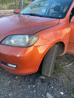 Prodám Mazda 2 na náhradní díly, stk do 4/26 - 2