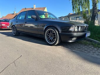 BMW E32 730i MANUÁL - 2