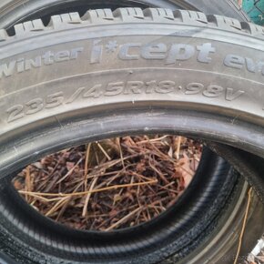 235/45/18 Hankook 2ks zimní 7mm - 2