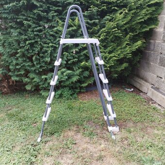 Bazénové schůdky 136 cm a 126 cm. - 2