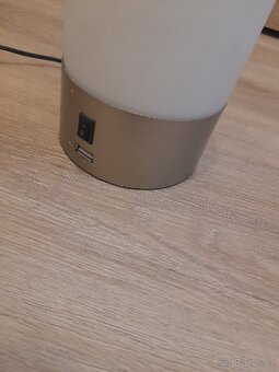 Lampicka..má i USB pripojeni..mobil, hodinky.. - 2