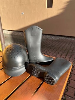 Dětská jezdecká přilba a boty na koně Fouganza - 2