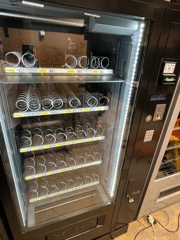 Prodam prodejni automat Vendo Sanden - 2