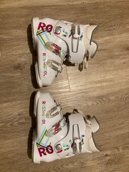 Dívčí a chlapecké lyže Rosignol 93/116/120 Helma a přeskáče - 2