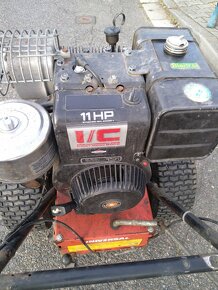 Motor Brigss Stratton 11 HP s převodovkou 6 +2R - 2