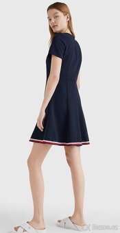 Navy dámské šaty Tommy Hilfiger - 2