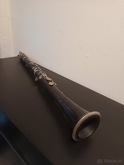 Krásný starý velký klarinet - 2