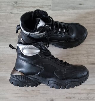 Zimní dívčí boty, vel 35 - 2