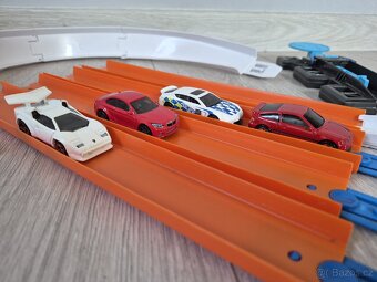 HotWheels - sada dráhy a autíček 01 - 2