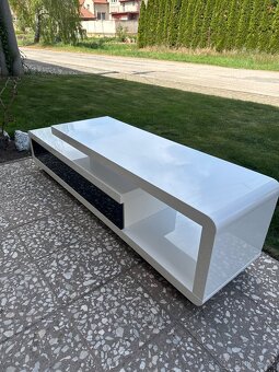 Tv stolek z XXXLutz - 2