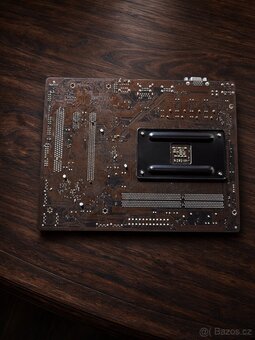 Gigabyte AM3+ deska + CPU mATX deska s procesorem v socketu - 2