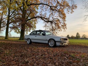 BMW E30 318Is - 2