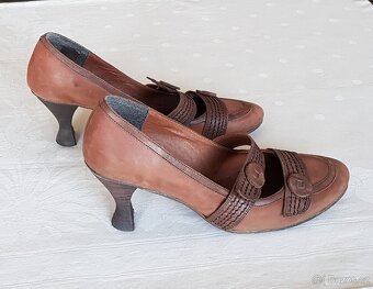 Hnědé dámské lodičky – značka Baťa Insolia - 2