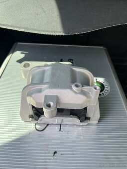 Uložení motoru 2.0 TDI - 2