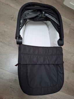 Korba ke kocarku Baby Jogger cerna - 2