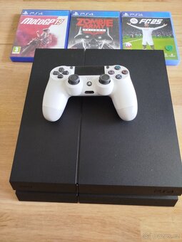 PlayStation 4,500 GB v záruce +3 hry - 2