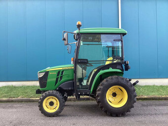 Traktor John Deere 3025E - 2