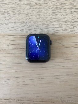 Apple Watch Series 5 44mm - 2