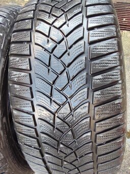 Zimní pneu 215/45R16 good year - 2