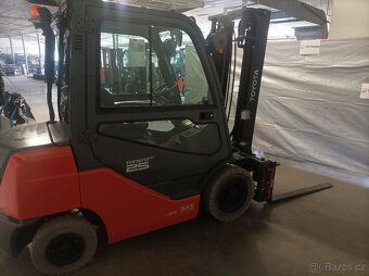 Vysokozdvižný vozík Toyota 25 s pozicionerem - 2