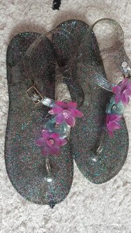 Dívčí letní sandály- žabky - vel. 33 - vnitřní stélka 21cm - 2