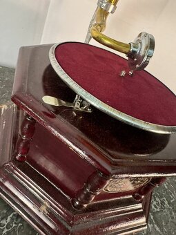 Starožitný gramofon (127027) - 2