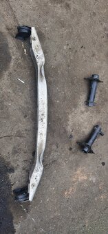 Vyztuha predniho narazniku Audi A4 B7 8E - 2