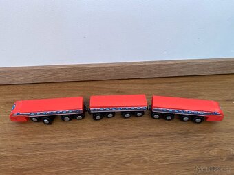 Dřevěná auta a vlak - 2