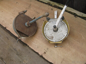 retro mlýnky na strouhanku - 2