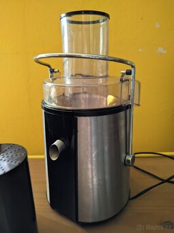 Elektrický odšťavňovač kuchyňský robot - 2