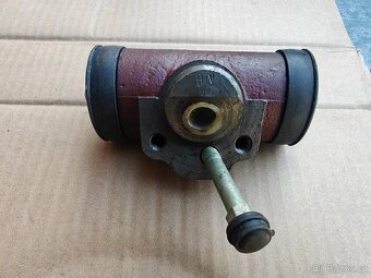 Brzdový váleček (prasátko) Zetor - 2
